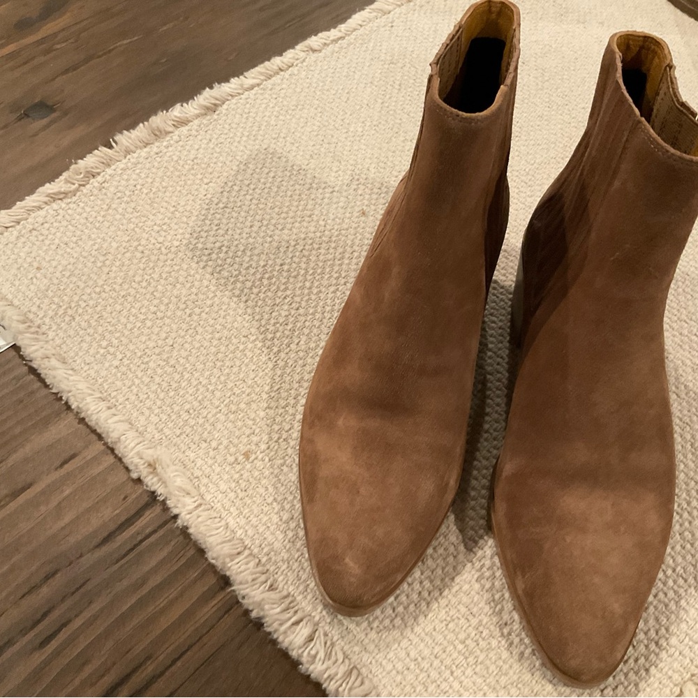 rag & bone Brown Suede Women’s ankle boot.